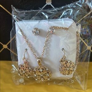 Elegant Gold and Silver Floral Jewelry Set